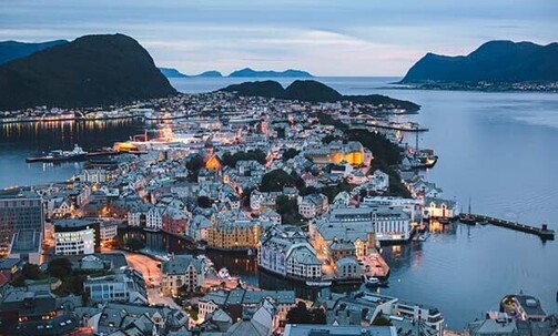 Luxe, 12-Nt Arctic Cruise w/Choice of 2: Air Credit, Hotel Stay, or Unlimited WiFi