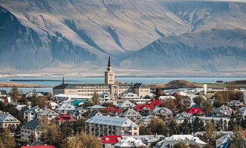 5 Nts in Iceland w/Air, Northern Lights or Golden Circle Tour & Breakfast