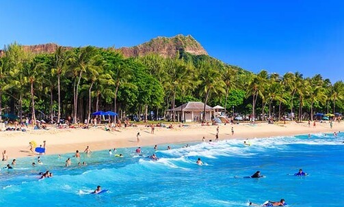 Honolulu: Mountain-View Room at Upscale, Top-Rated Waikiki Hotel in Fall