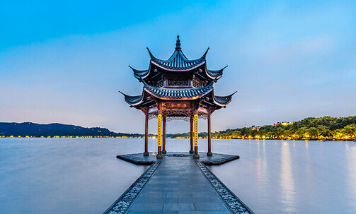 China & Hong Kong: 11-Night Summer Tour w/Air, Breakfast & Transfers
