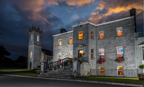 Ireland: Luxe, 9-Night Tour w/Private Chauffeur, Meals, Sightseeing & More
