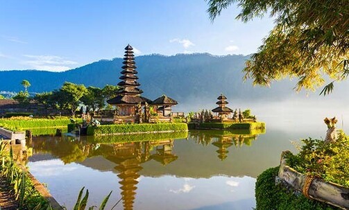 Indonesia Luxe, 14-Nt Land & Cruise Package w/Air, 5-Star Bali Hotel & More